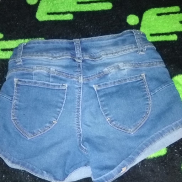 Shorts - Picture 2 of 3